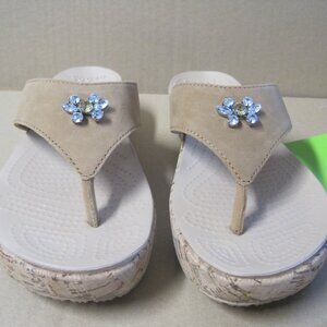 Crocs Sandals Flip Flop Style Size 6 Women